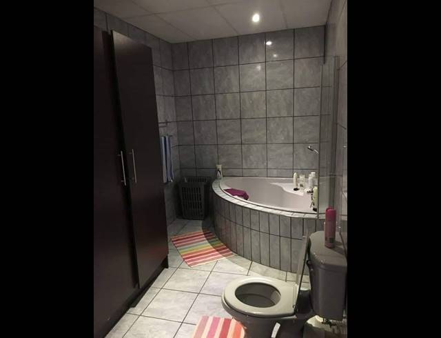 2 BEDROOM APARTMENT TO LET IN SAFARI GARDENS